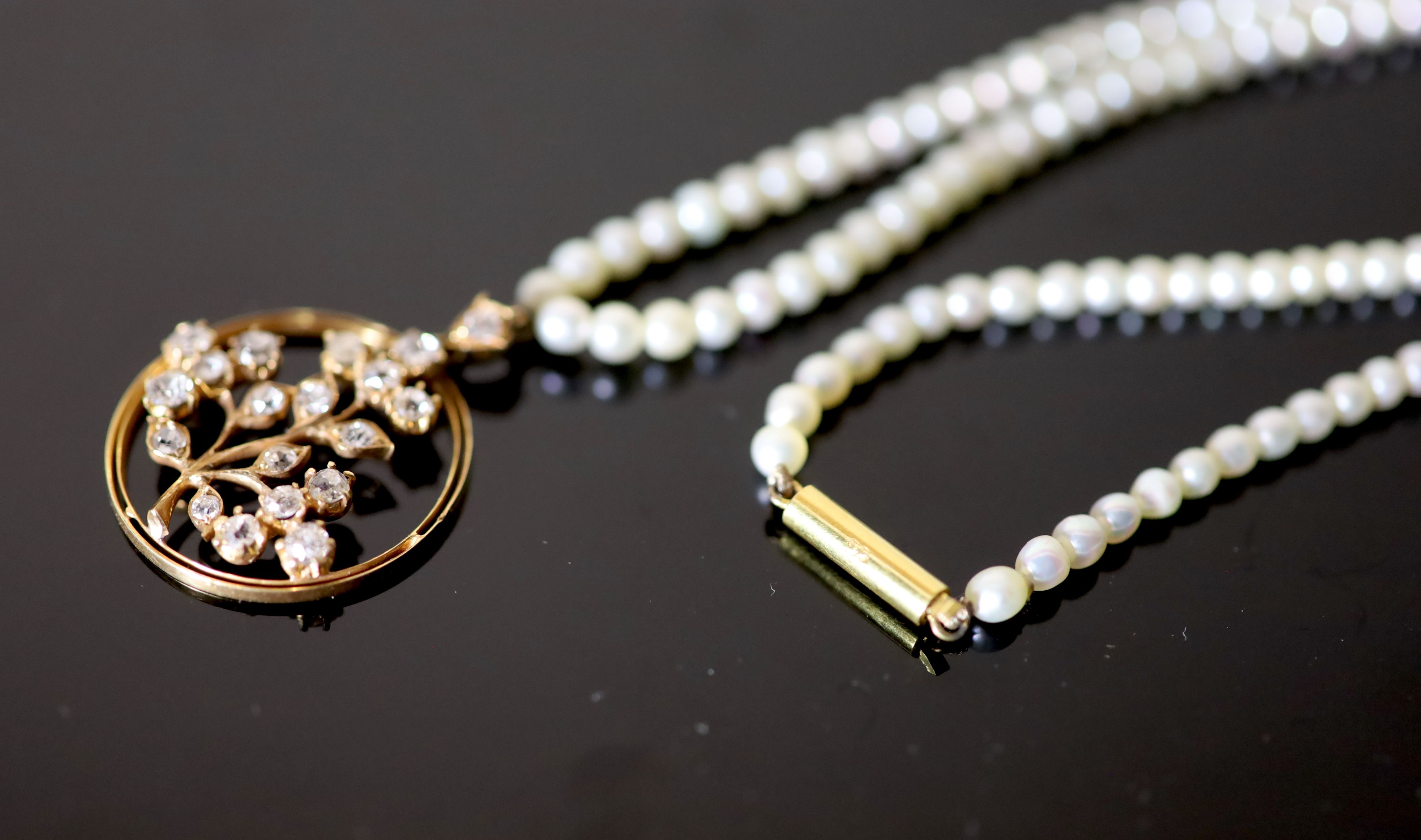 An early 20th century, gold, pearl and diamond set circular pendant necklace,